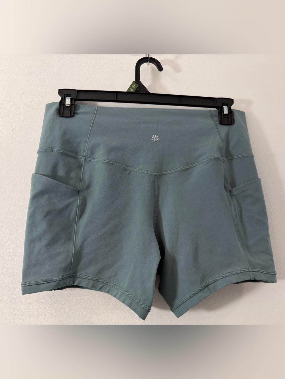 Athleta Salutation Stash 5” Short | Vera Sage Green | Pockets